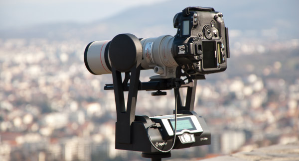 Câble reliant l'appareil photo à la tête motorisée Gigapan Epic Pro